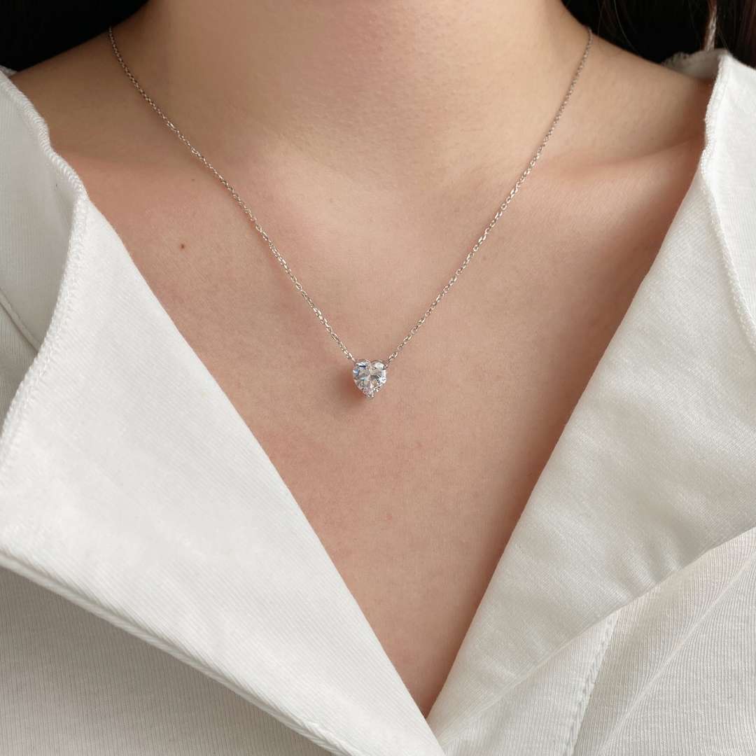 [Love's Uplift]Heart Shape Main Stone Pendant Collarbone Necklace