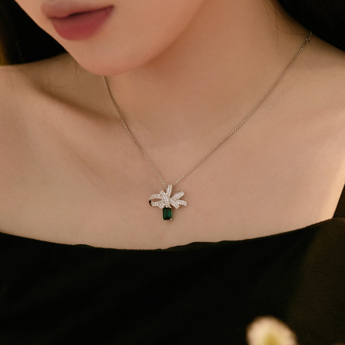 [Love's Uplift]Luxurious Flower Shape Emerald Cut Necklace