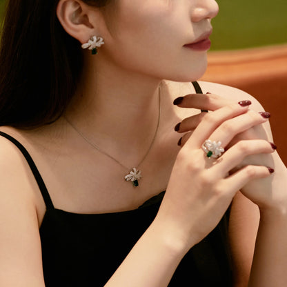 [Love's Uplift]Luxurious Flower Shape Emerald Cut Necklace