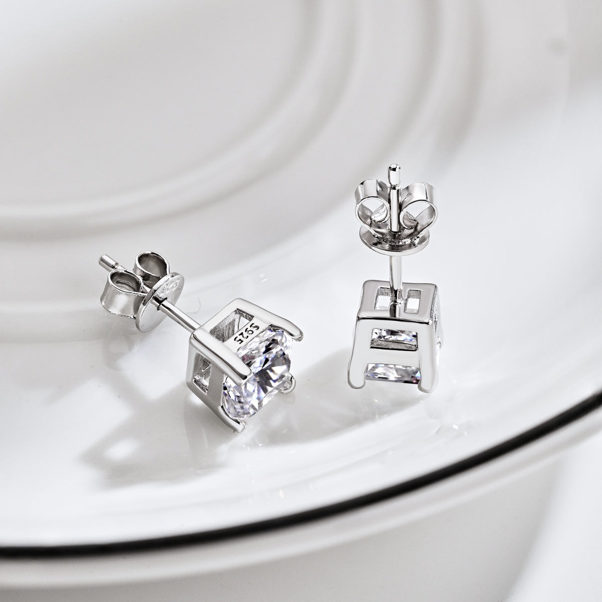 [Love's Uplift]1.0 Carat Radiant Princess Cut Wedding Earrings