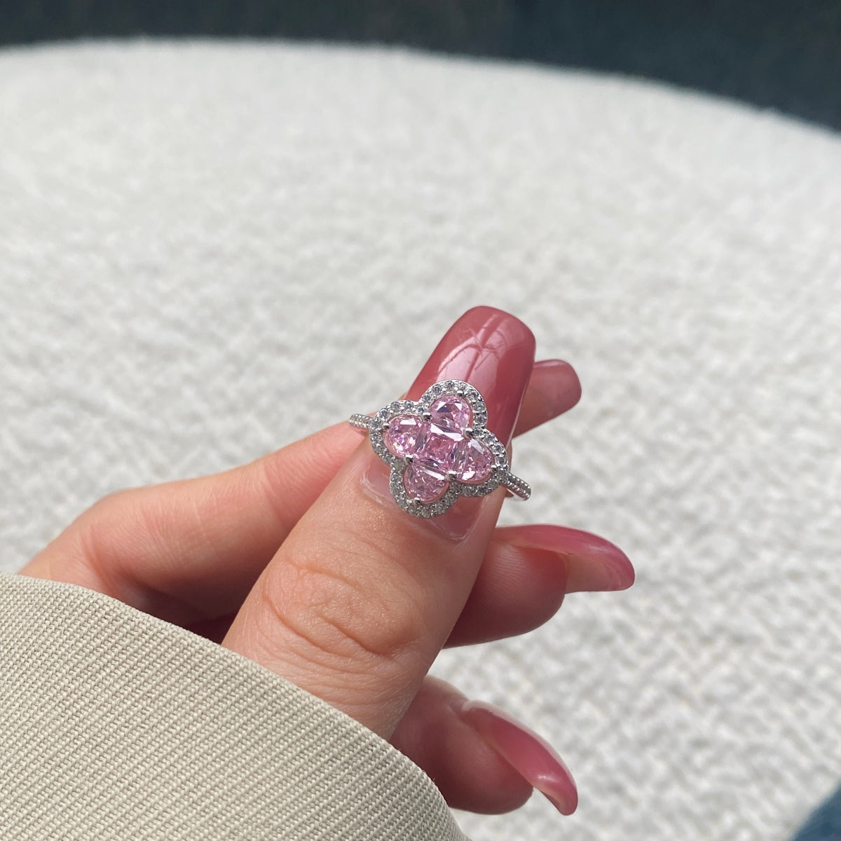 [Love's Uplift]Luxurious Eternity Flower Shape Banquet Ring