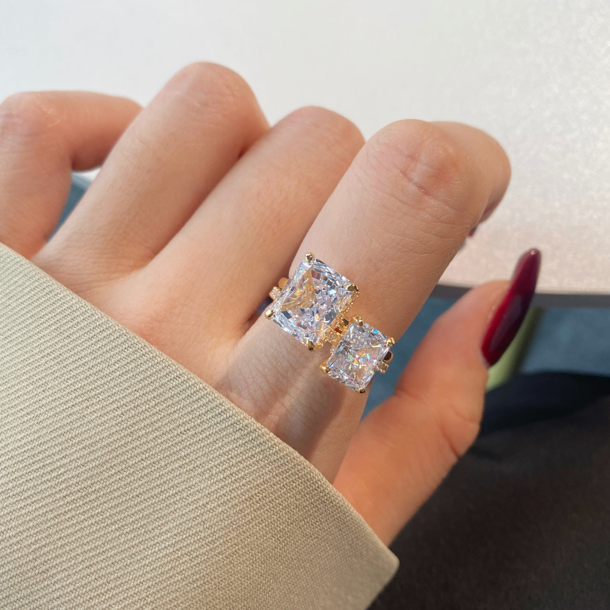 [Love's Uplift]4.0 Carat Ornate Enchanting Radiand Cut Banquet Ring