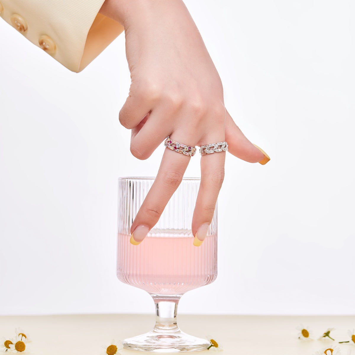 [Love's Uplift]Sparkling Vibrant Emerald Cut Daily Ring
