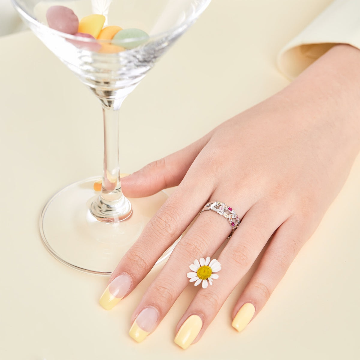 [Love's Uplift]Sparkling Vibrant Emerald Cut Daily Ring