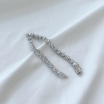 [Love's Uplift]0.75 Carat Elegant Romantic Heart Shape Lover Bracelet