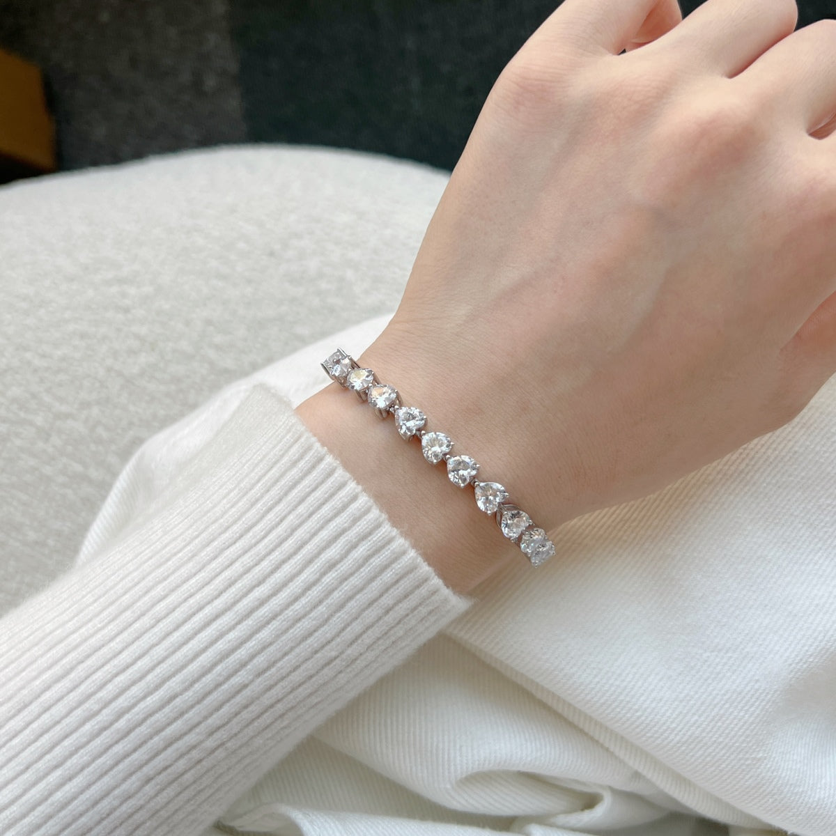 [Love's Uplift]0.75 Carat Elegant Romantic Heart Shape Lover Bracelet