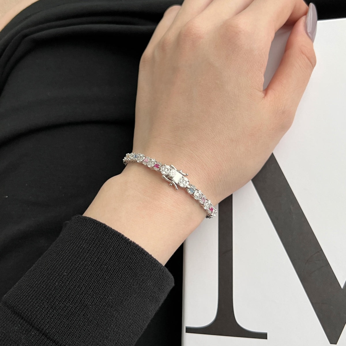 [Love's Uplift]Dazzling Radiant Multi Cut Daily Bracelet