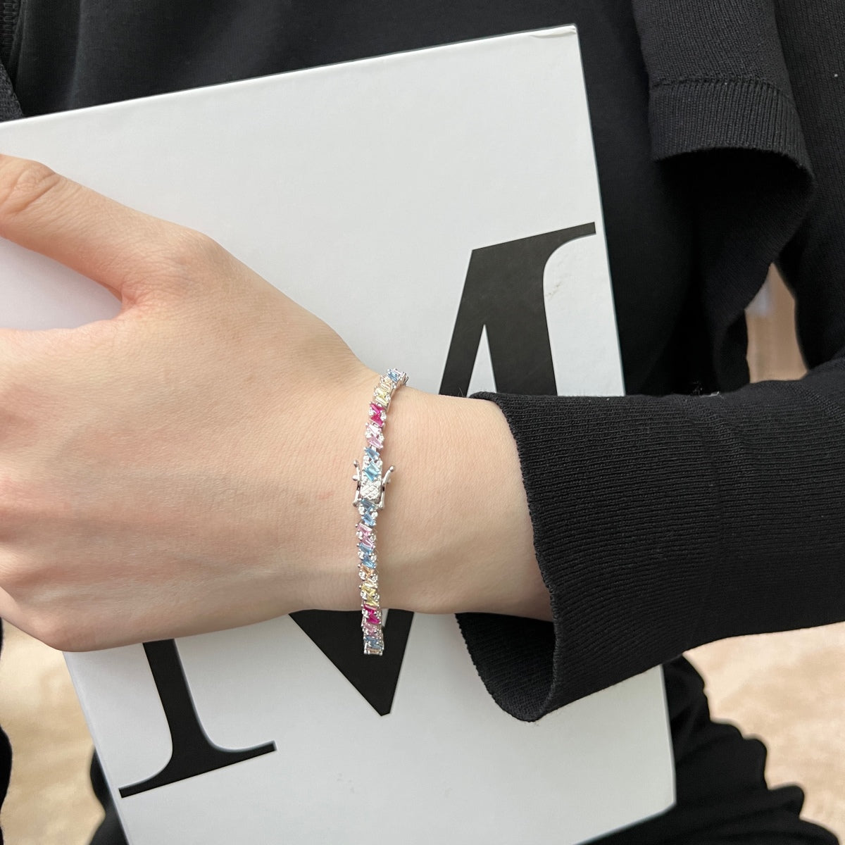 [Love's Uplift]Ornate Sparkling Multi Cut Party Bracelet
