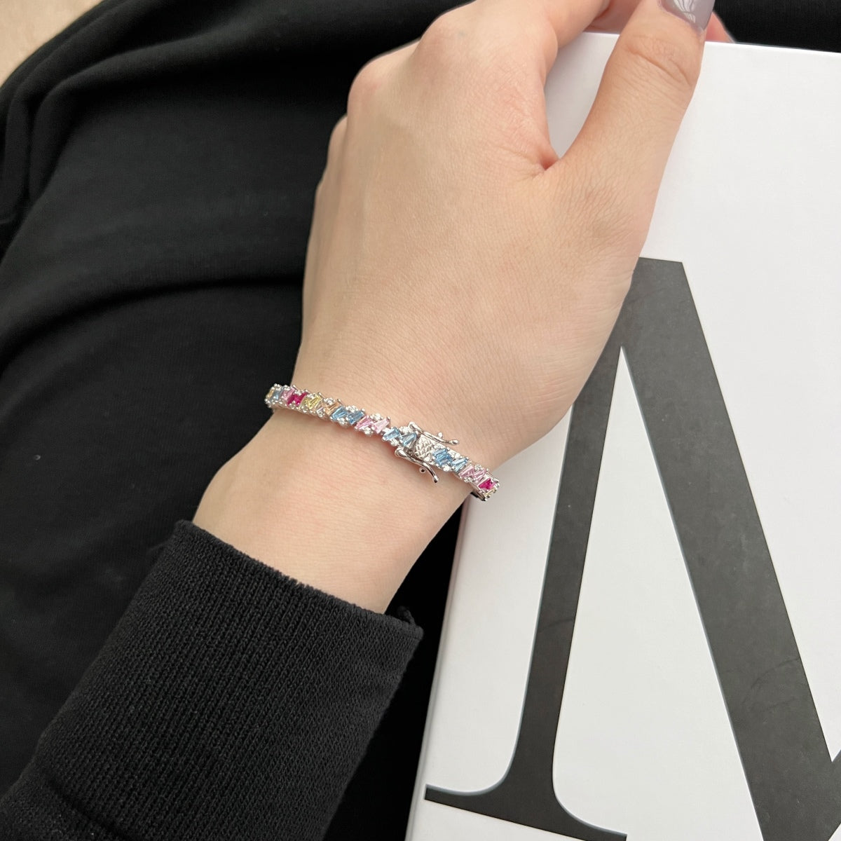 [Love's Uplift]Ornate Sparkling Multi Cut Party Bracelet