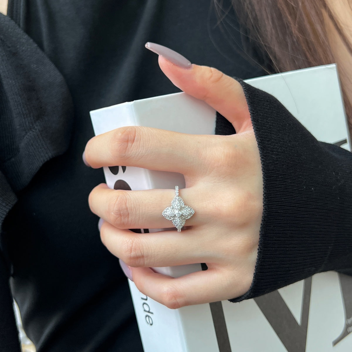 [Love's Uplift]Luxurious Colorful Flower Shape Banquet Ring