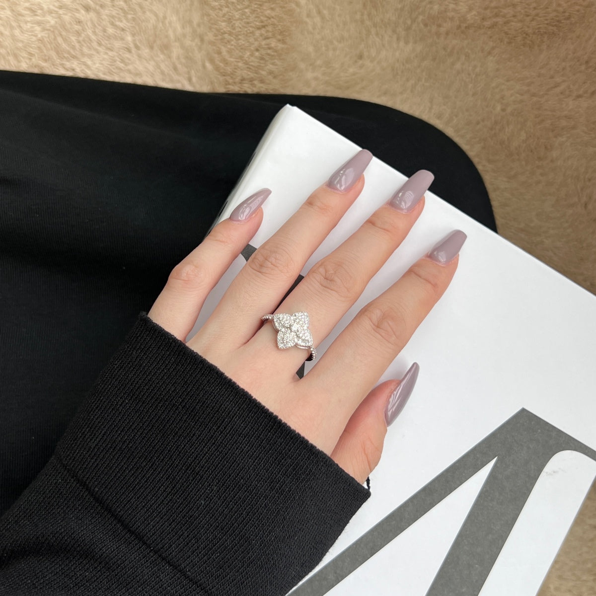 [Love's Uplift]Luxurious Colorful Flower Shape Banquet Ring