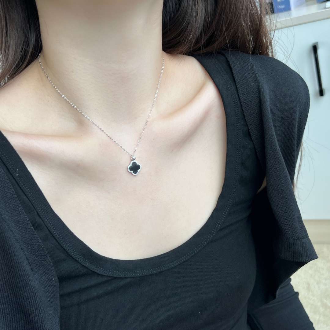 [Love's Uplift]Dainty Flower Shape Necklace