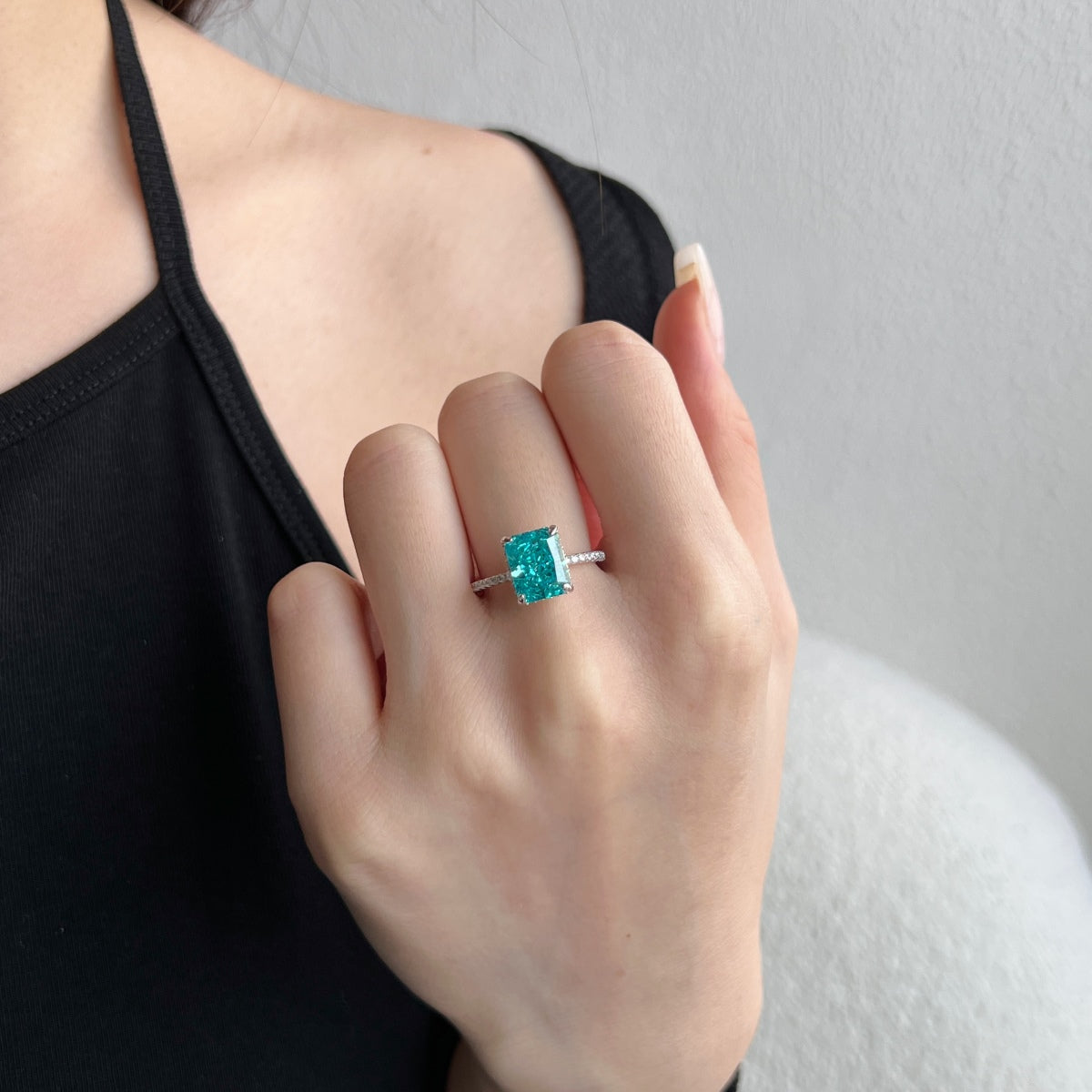 [Love's Uplift]4.0 Carat Luxurious Engagement Ring