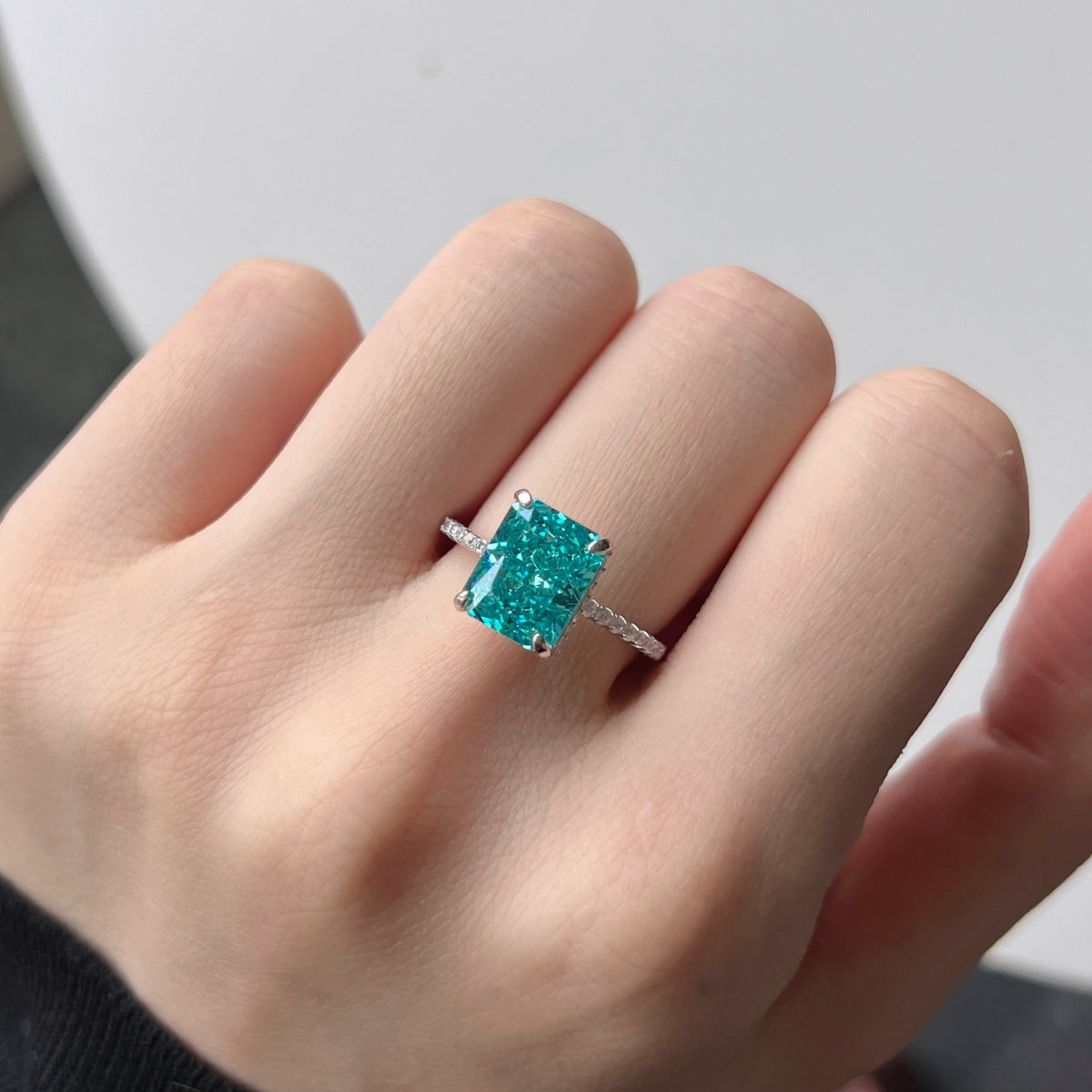 [Love's Uplift]4.0 Carat Luxurious Engagement Ring