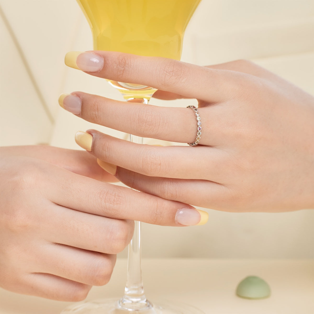 [Love's Uplift]Radiant Sparkling Round Cut Daily Ring
