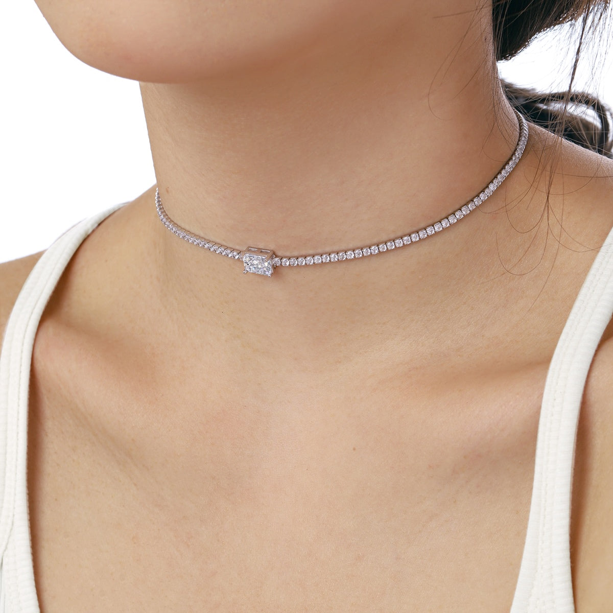 [Love's Uplift]2.0 carat Ornate Emerald Cut Necklace