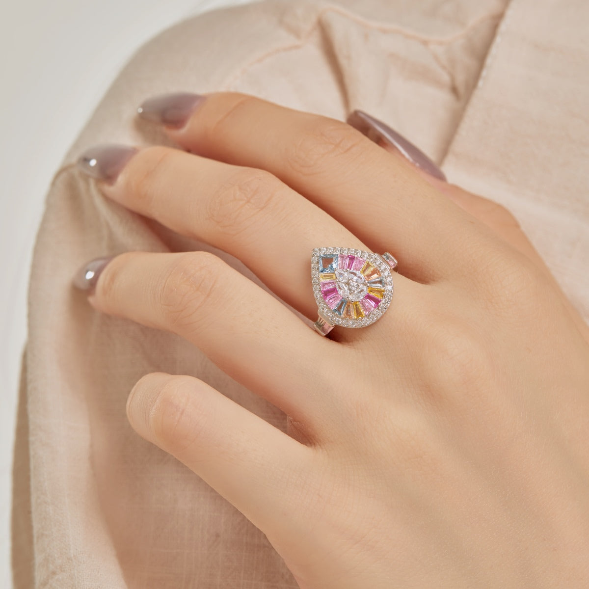 [Love's Uplift]Elegant Colorful Water Drop Shape Banquet Ring