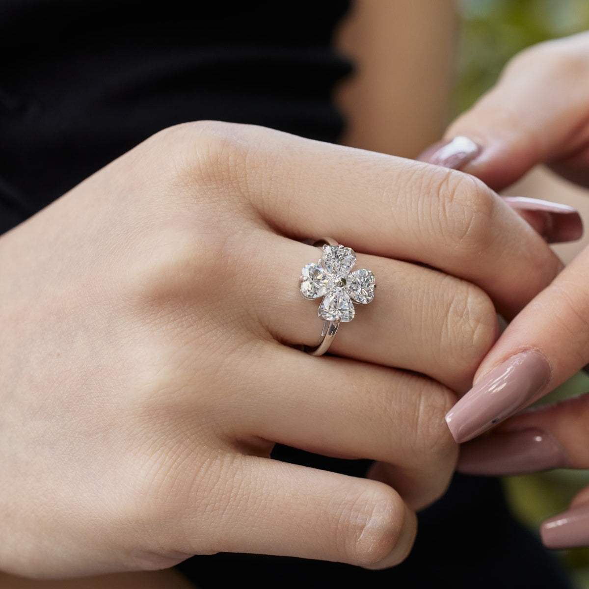 [Love's Uplift]Heart-shaped Four-Leaf Clover Ball Ring