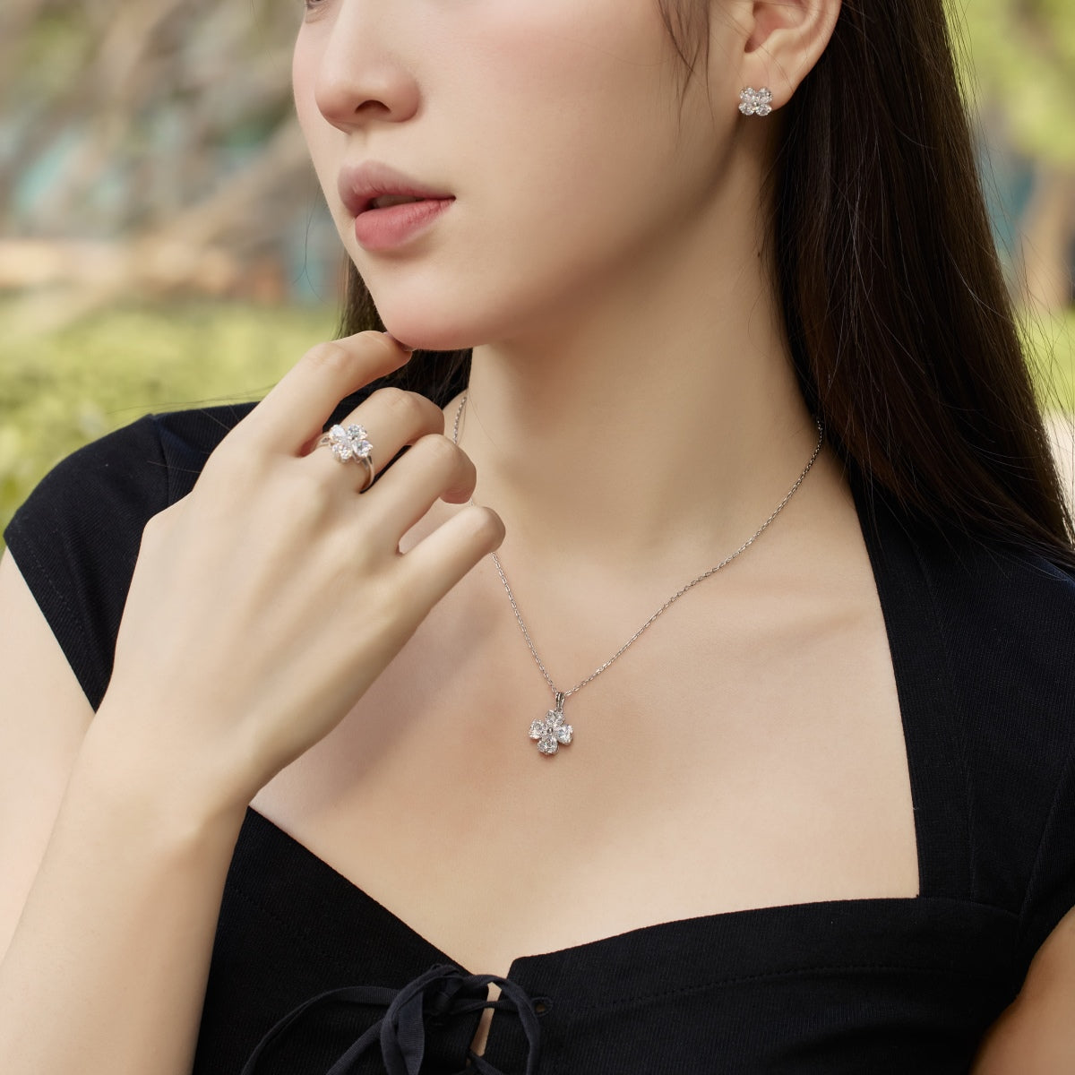[Love's Uplift]Heart-shaped Four-Leaf Clover Ball Ring