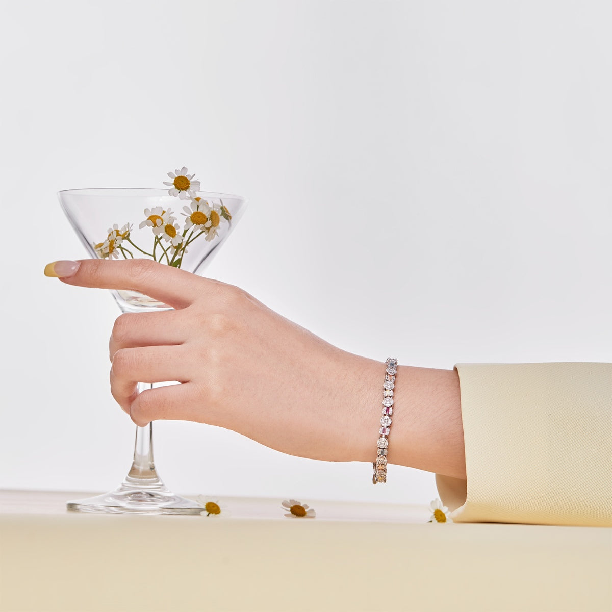 [Love's Uplift]Dazzling Radiant Multi Cut Daily Bracelet