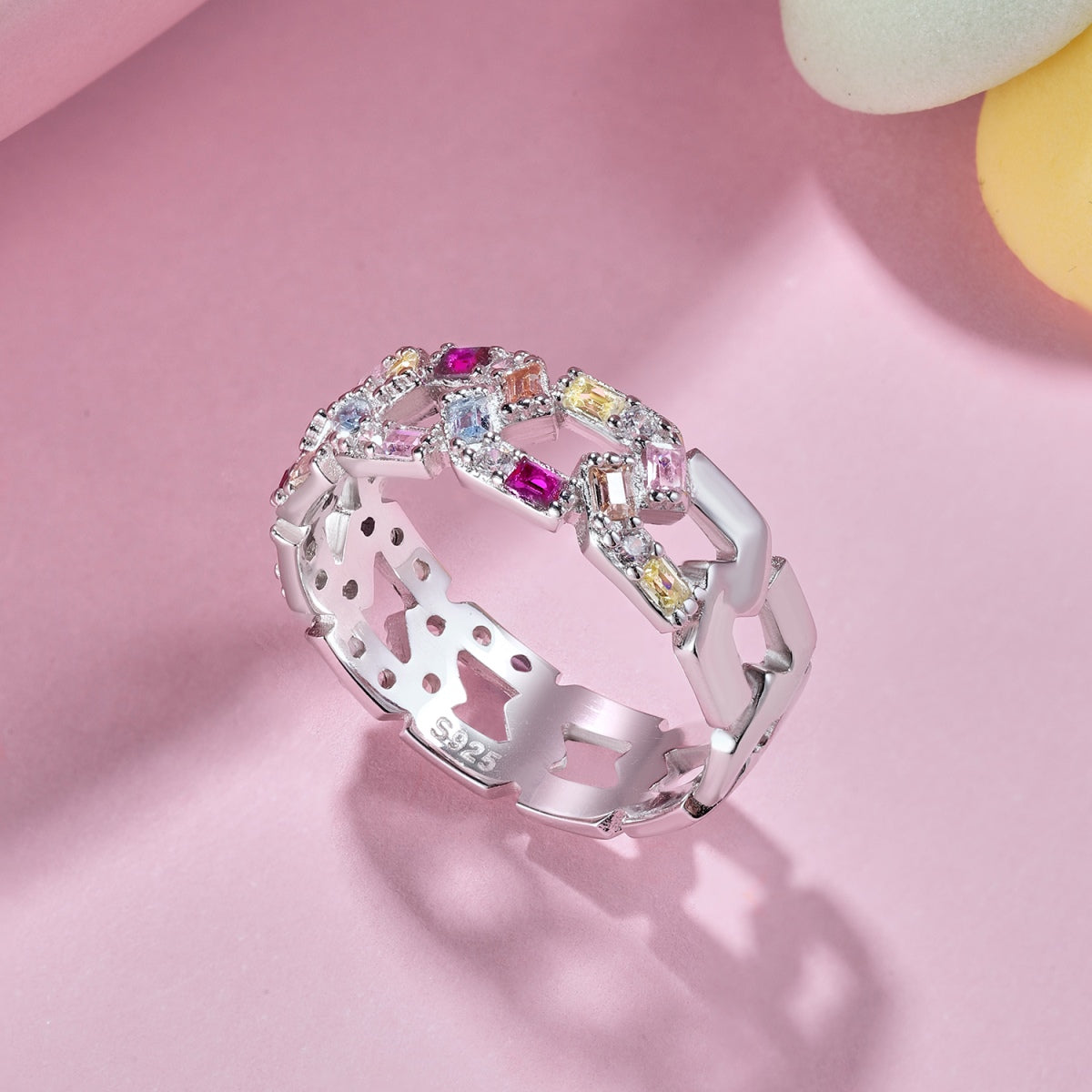 [Love's Uplift]Sparkling Vibrant Emerald Cut Daily Ring