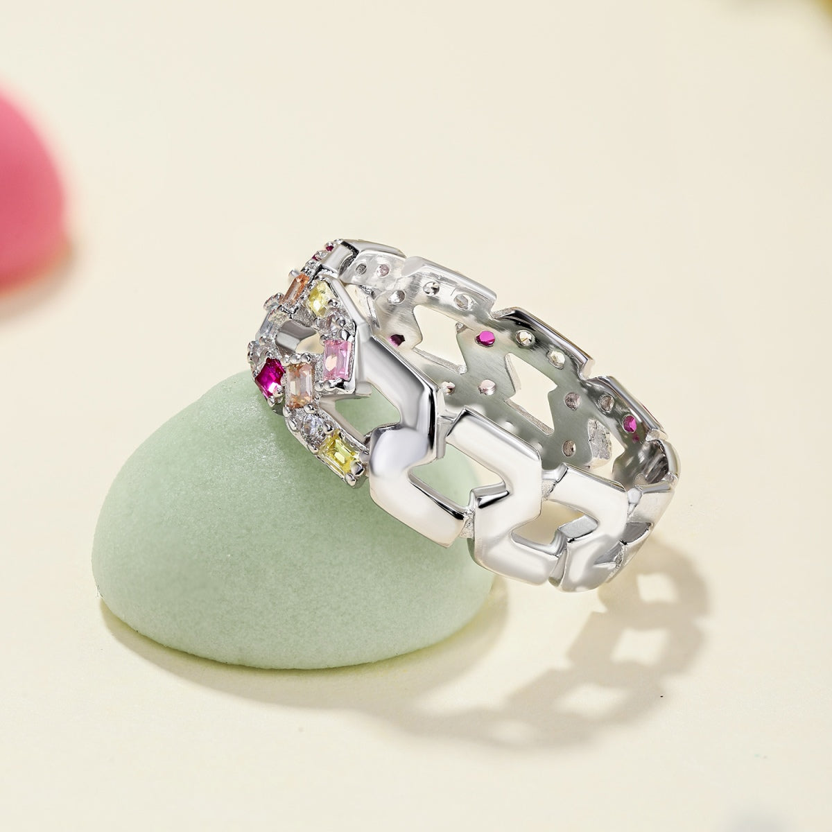 [Love's Uplift]Sparkling Vibrant Emerald Cut Daily Ring