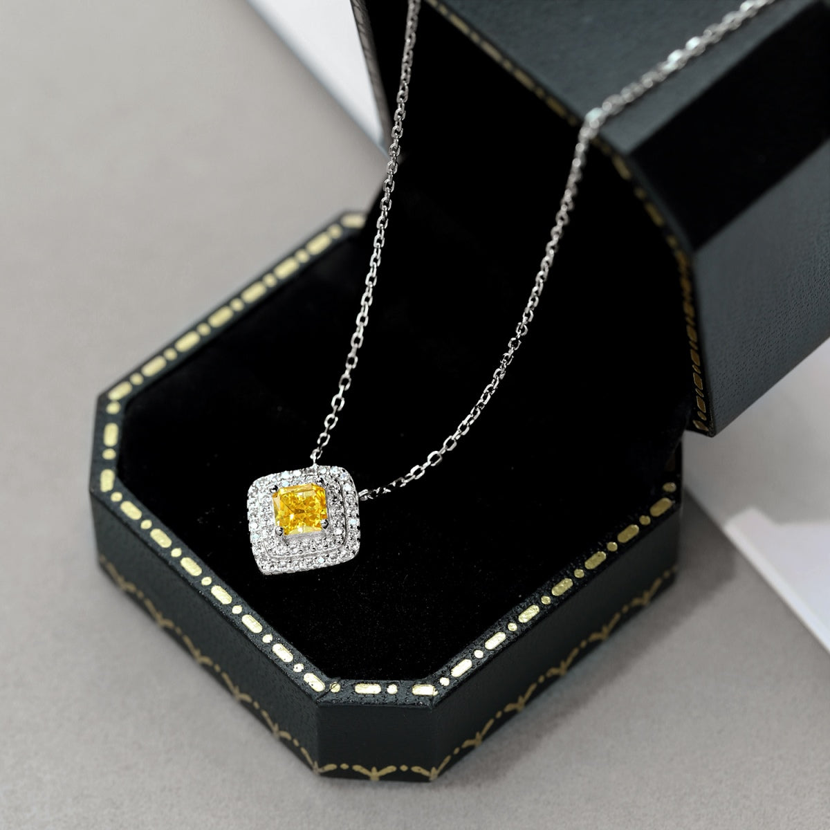[Love's Uplift]Sparkling Asscher Cut Necklace