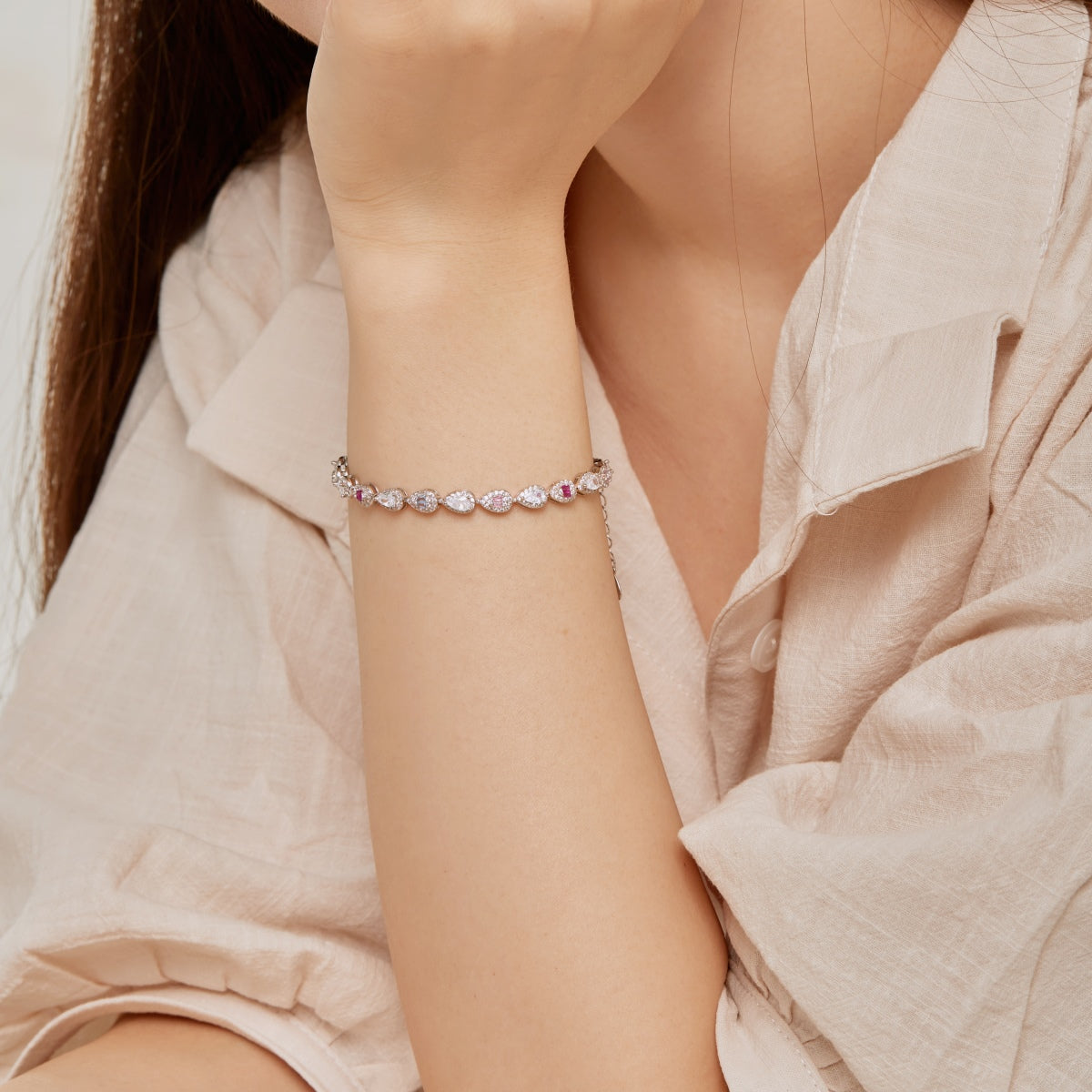 [Love's Uplift]0.25 Carat Radiant Water Drop Shape Daily Bracelet
