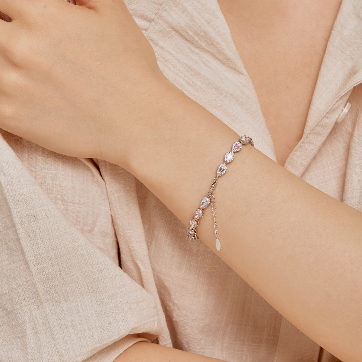 [Love's Uplift]0.25 Carat Radiant Water Drop Shape Daily Bracelet
