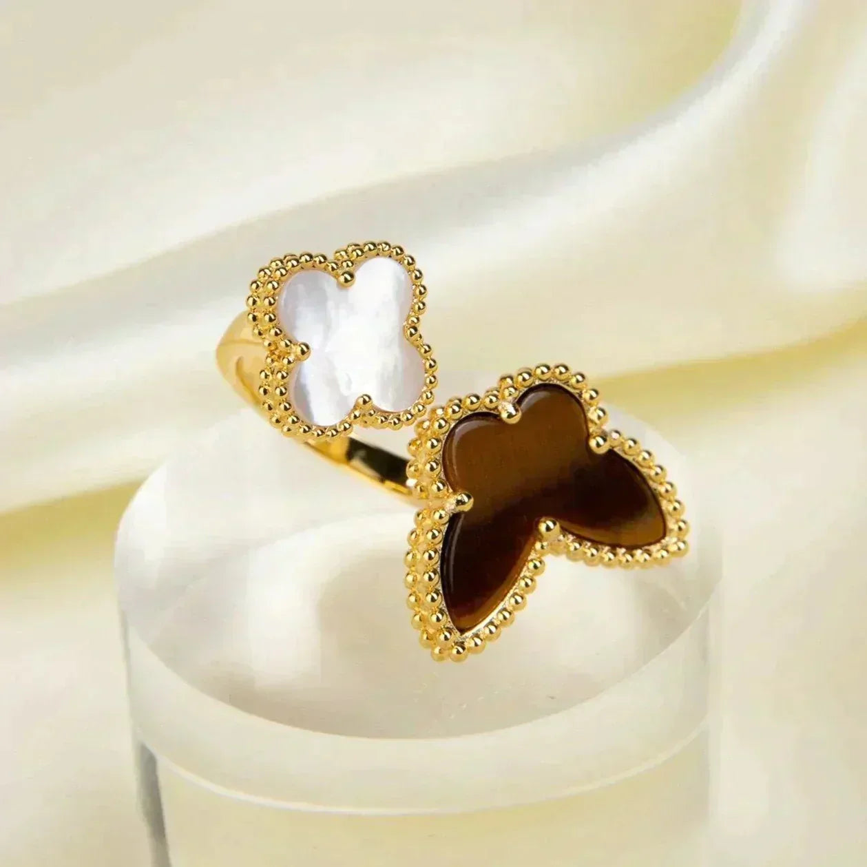 [Love's Uplift]LUCKY BETWEEN THE FINGER RING