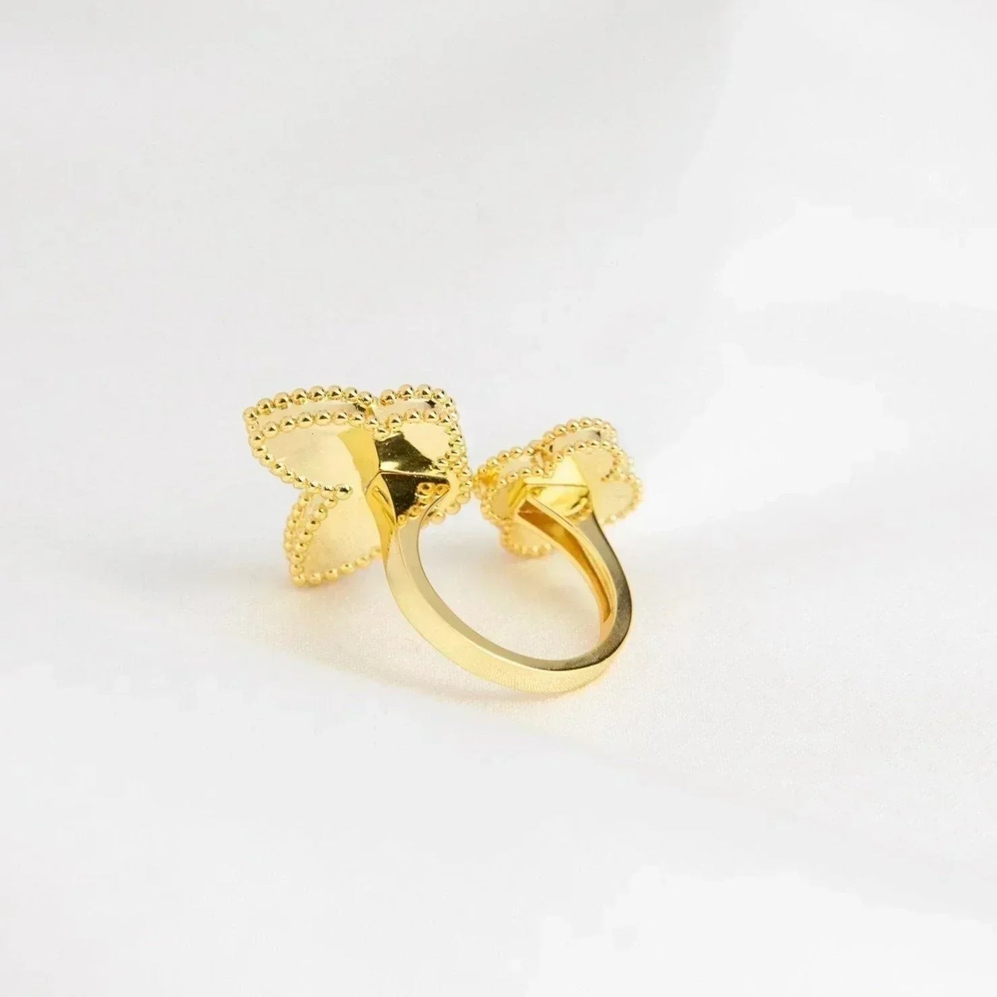 [Love's Uplift]LUCKY BETWEEN THE FINGER RING