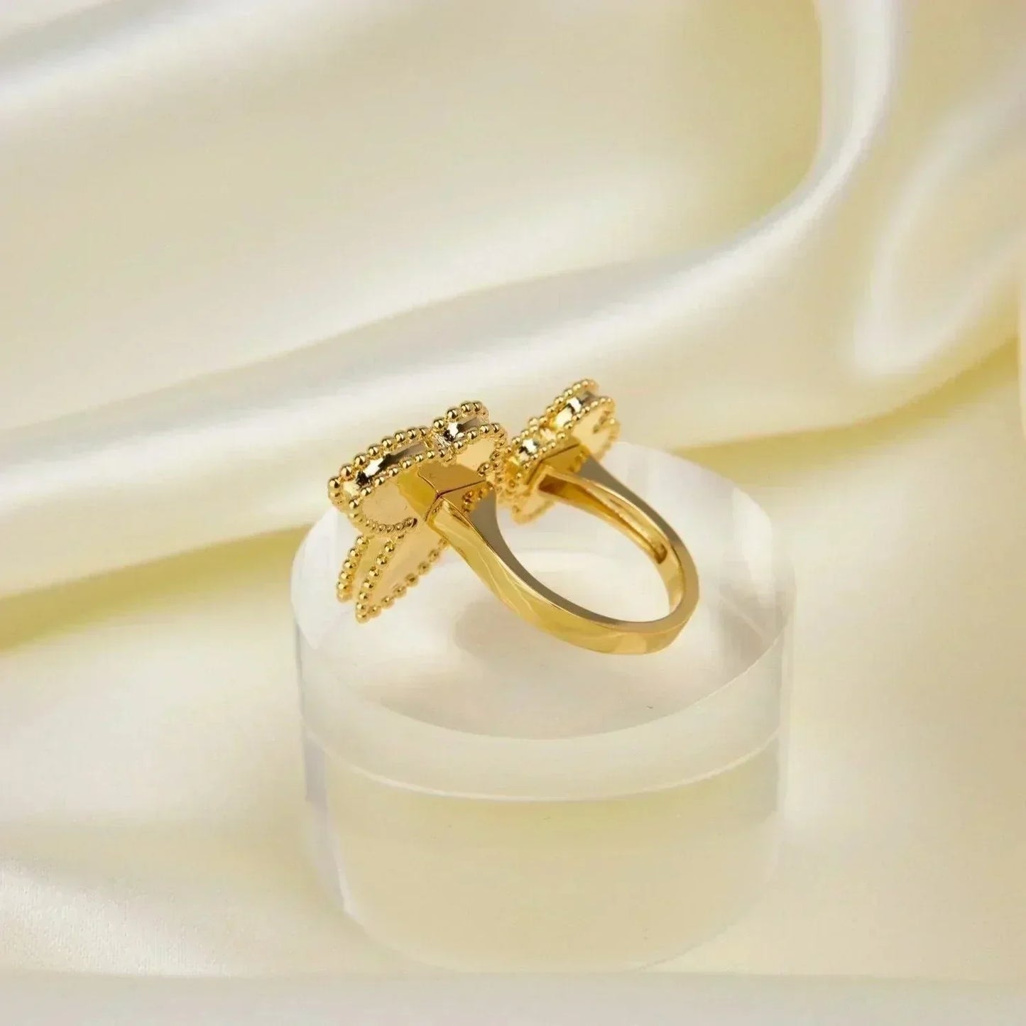 [Love's Uplift]LUCKY BETWEEN THE FINGER RING
