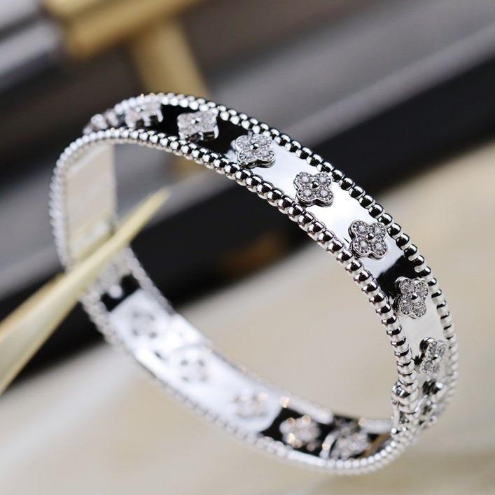 [Love's Uplift]CLOVER BRACELET 8MM DIAMONDS