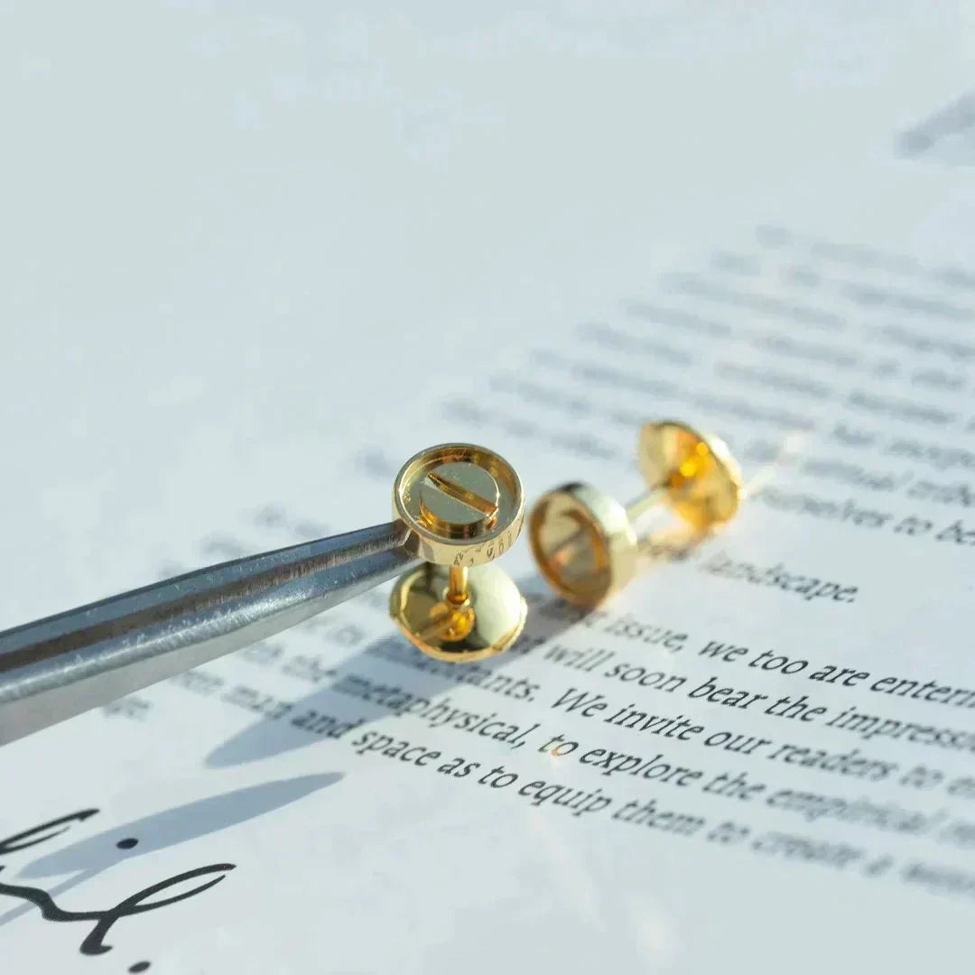[Love's Uplift]LOVE EARRINGS GOLD 10MM