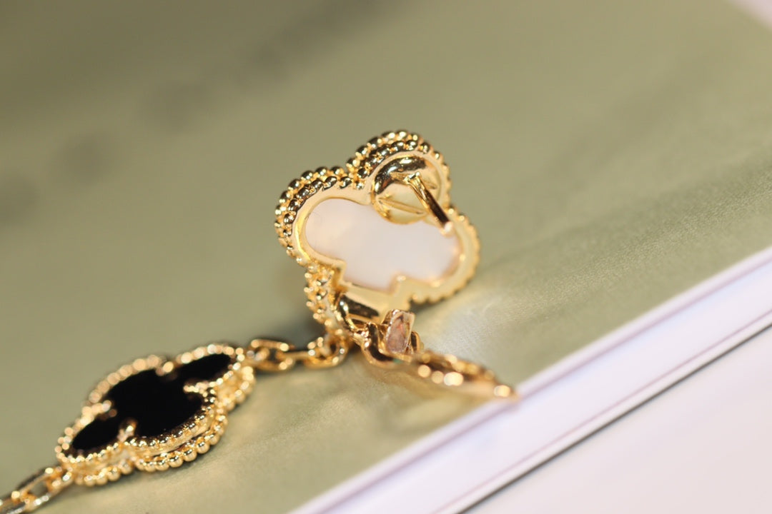 [Love's Uplift]CLOVER EARRINGS GOLD ONYX MOP 3 MOTIF