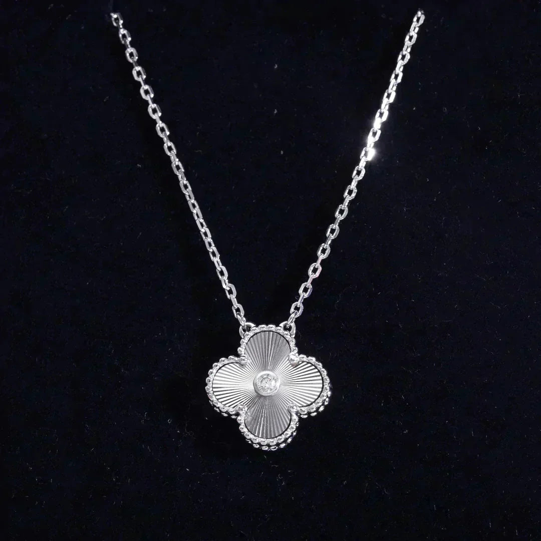 [Love's Uplift]CLOVER  15MM DIAMOND LASER NECKLACE SILVER