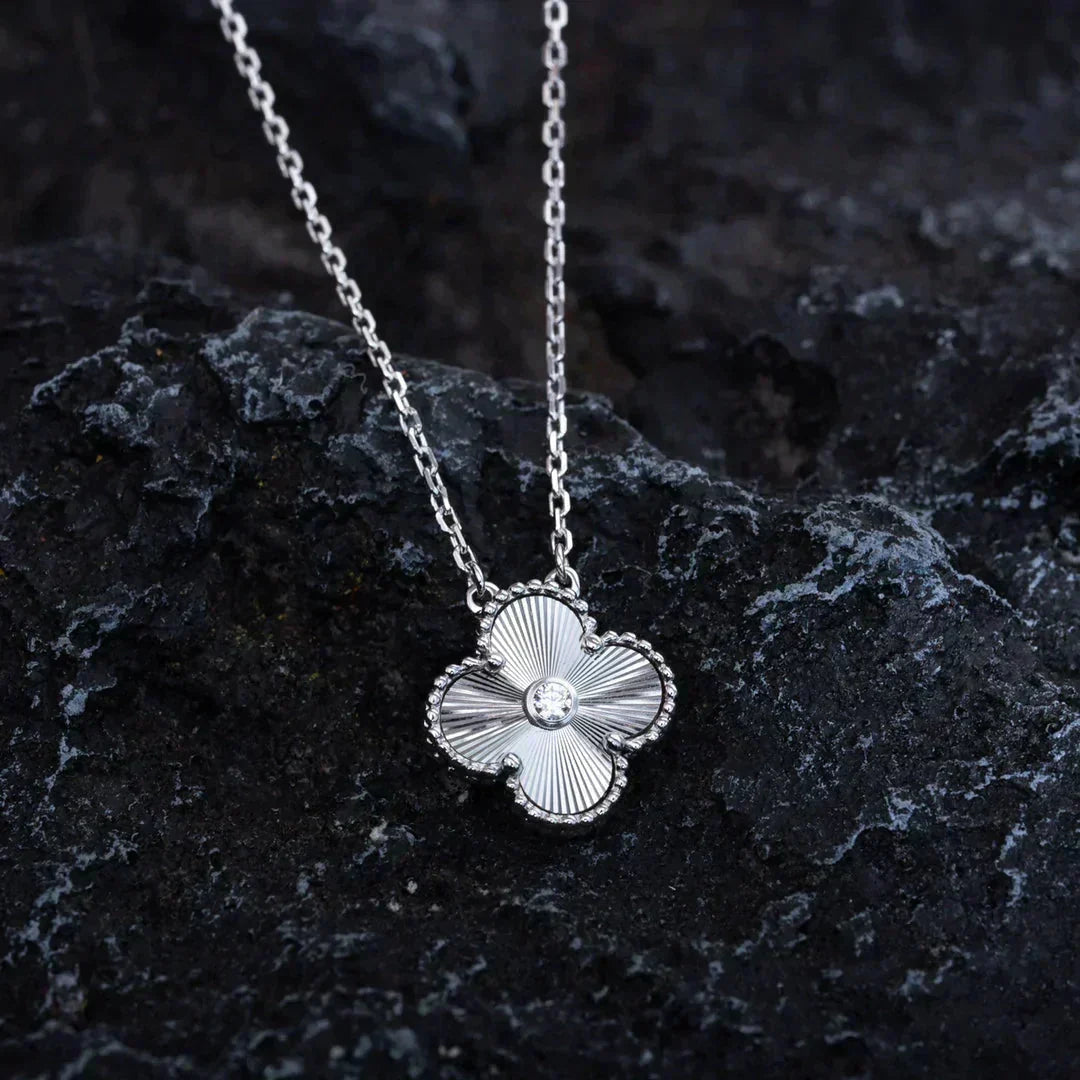 [Love's Uplift]CLOVER  15MM DIAMOND LASER NECKLACE SILVER