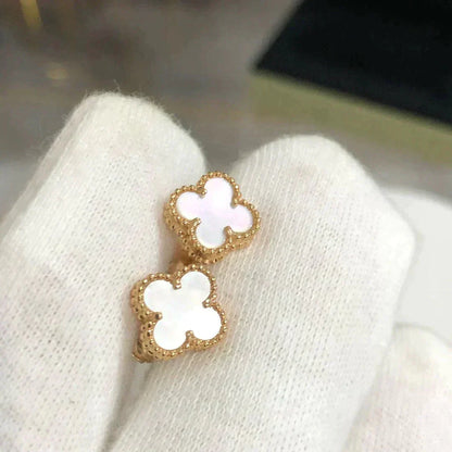 [Love's Uplift]CLOVER MINI 9.5MM WHITE MOP EARRINGS