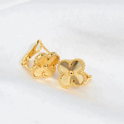 [Love's Uplift]CLOVER MEDIUM 1 MOTIFS LASER EARRINGS