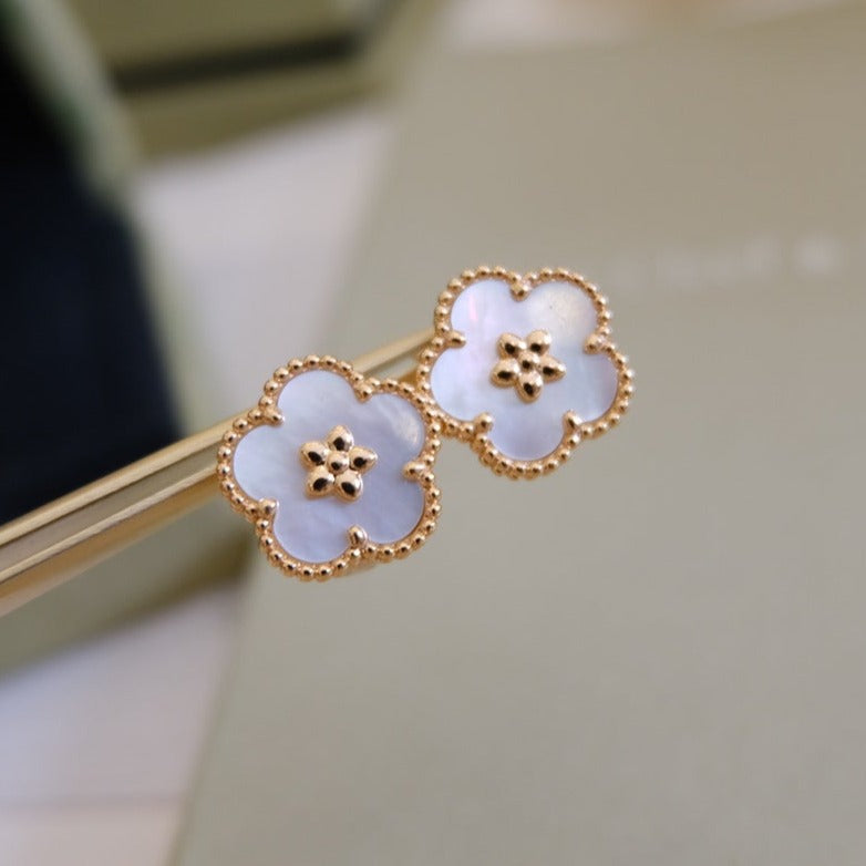 [Love's Uplift]LUCKY PINK GOLD WHITE MOP EARRINGS