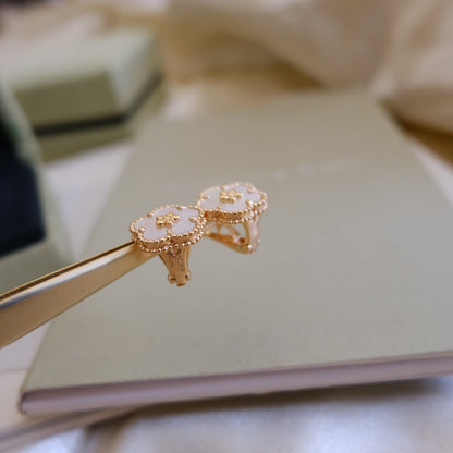 [Love's Uplift]LUCKY PINK GOLD WHITE MOP EARRINGS