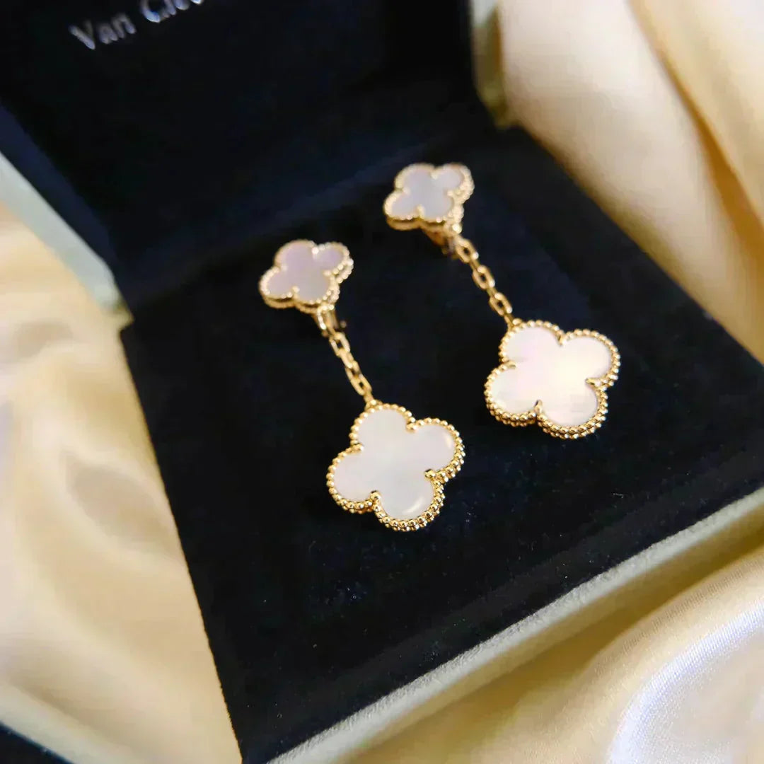 [Love's Uplift]CLOVER 2 MOTIF WHITE MOP EARRINGS