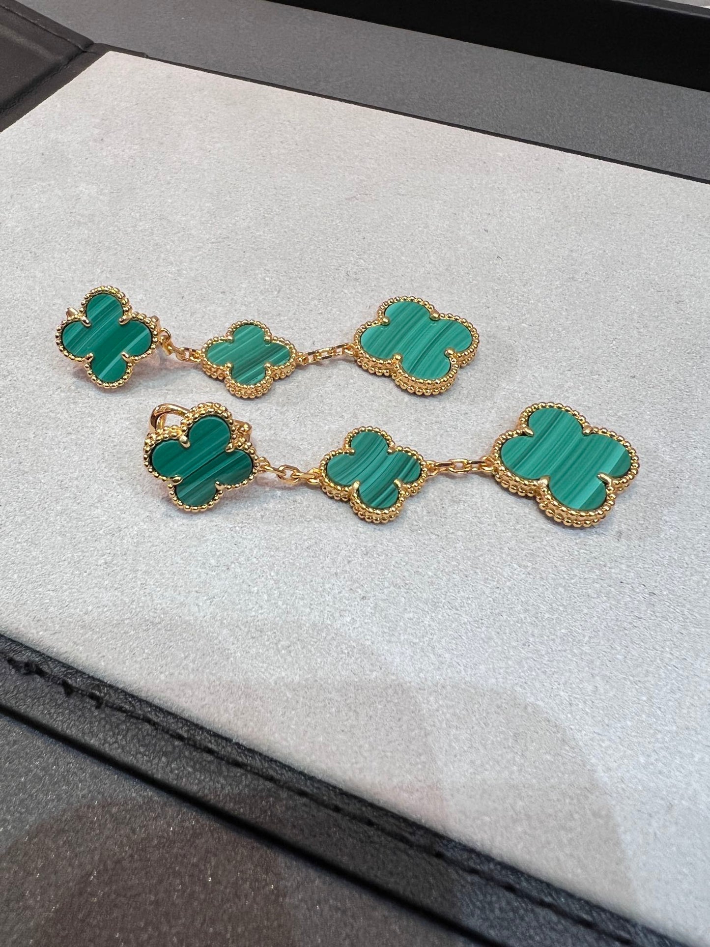 [Love's Uplift]CLOVER MALACHITE 3 MOTIFS GOLD