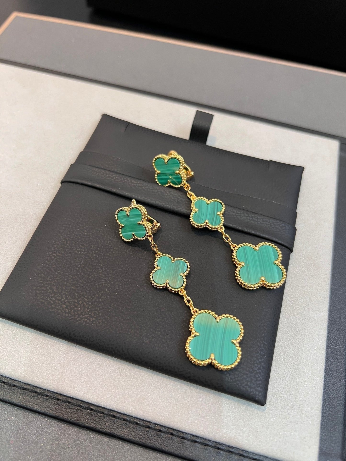 [Love's Uplift]CLOVER MALACHITE 3 MOTIFS GOLD