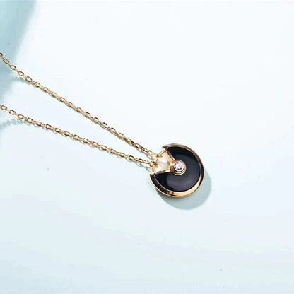 [Love's Uplift]AMULETTE GOLD CARNELIAN ONYX NECKLACE
