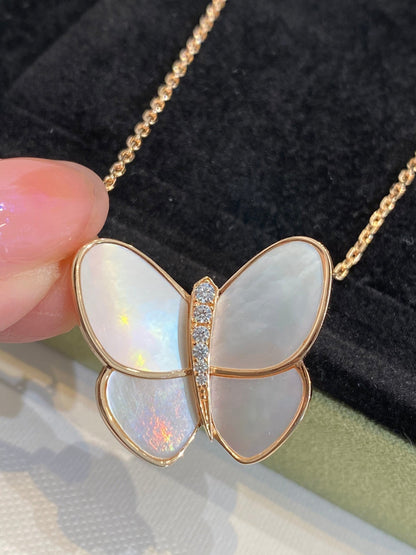 [Love's Uplift]BUTTERFLY GOLD MOP DIAMOND NECKLACE