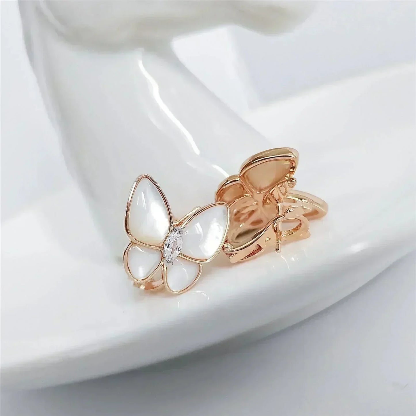 [Love's Uplift]BUTTERFLY MOP DIAMOND EARRINGS