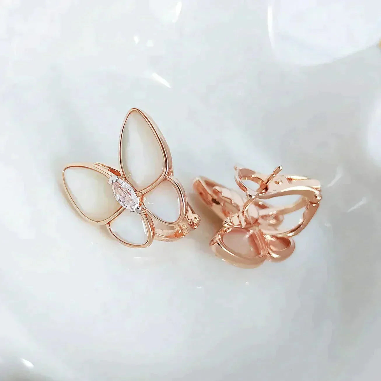 [Love's Uplift]BUTTERFLY MOP DIAMOND EARRINGS