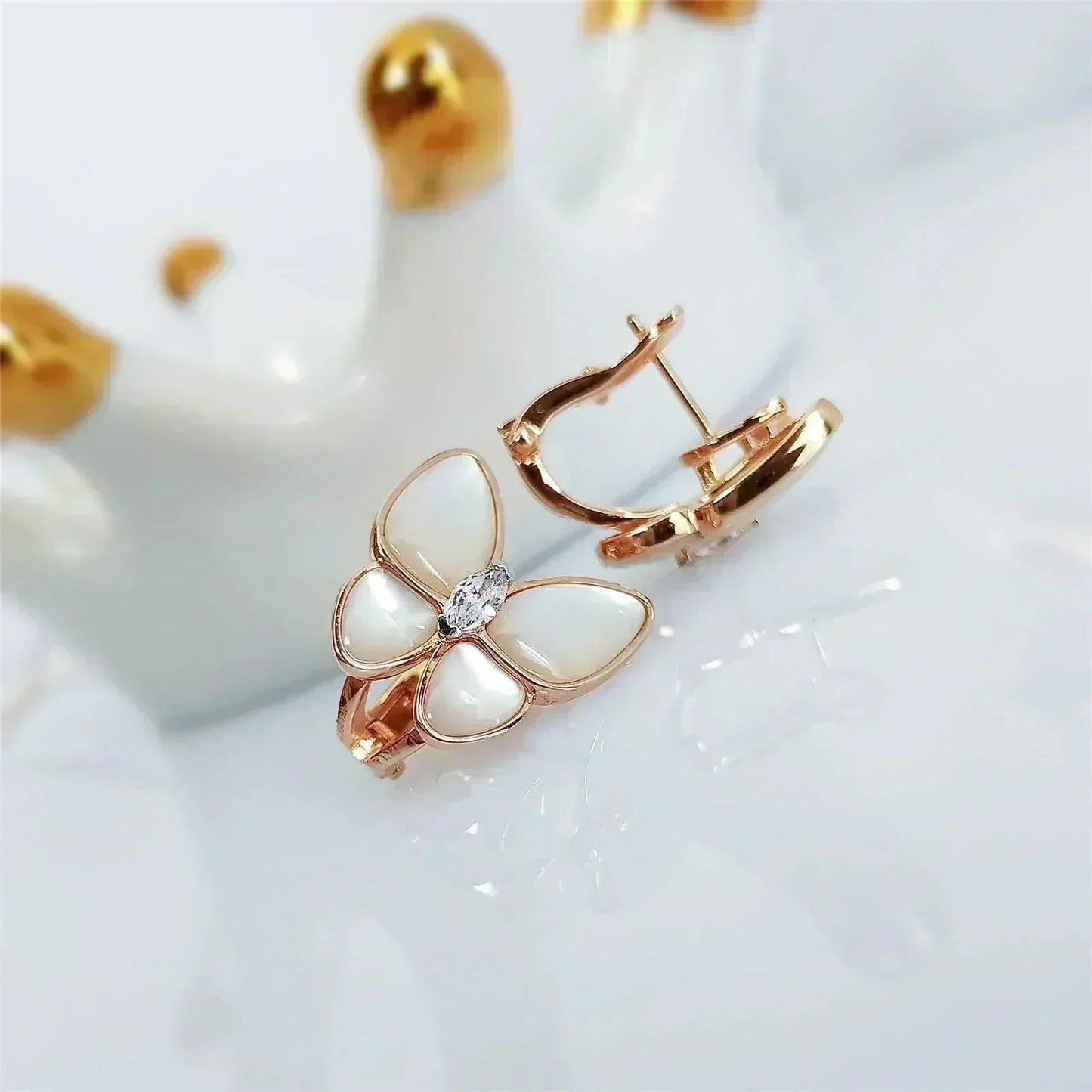 [Love's Uplift]BUTTERFLY MOP DIAMOND EARRINGS