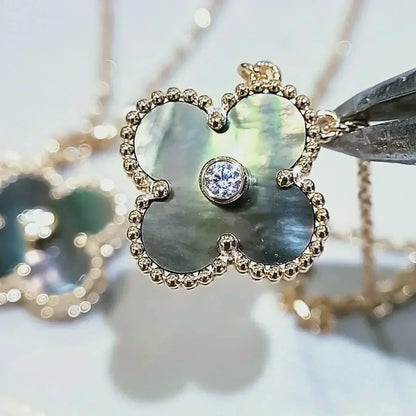 [Love's Uplift]CLOVER 15MM DIAMOND AND MOTHER-OF-GREY NECKLACE